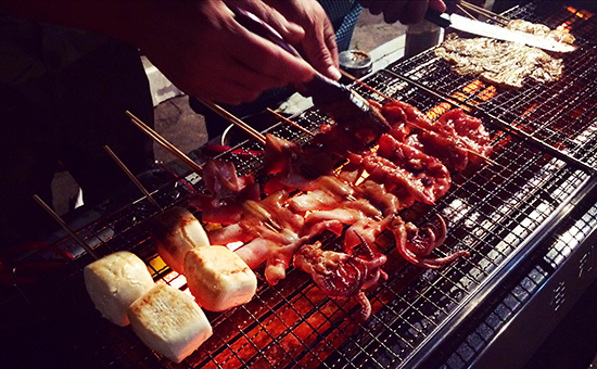 盛夏街頭的燒烤，要慎吃